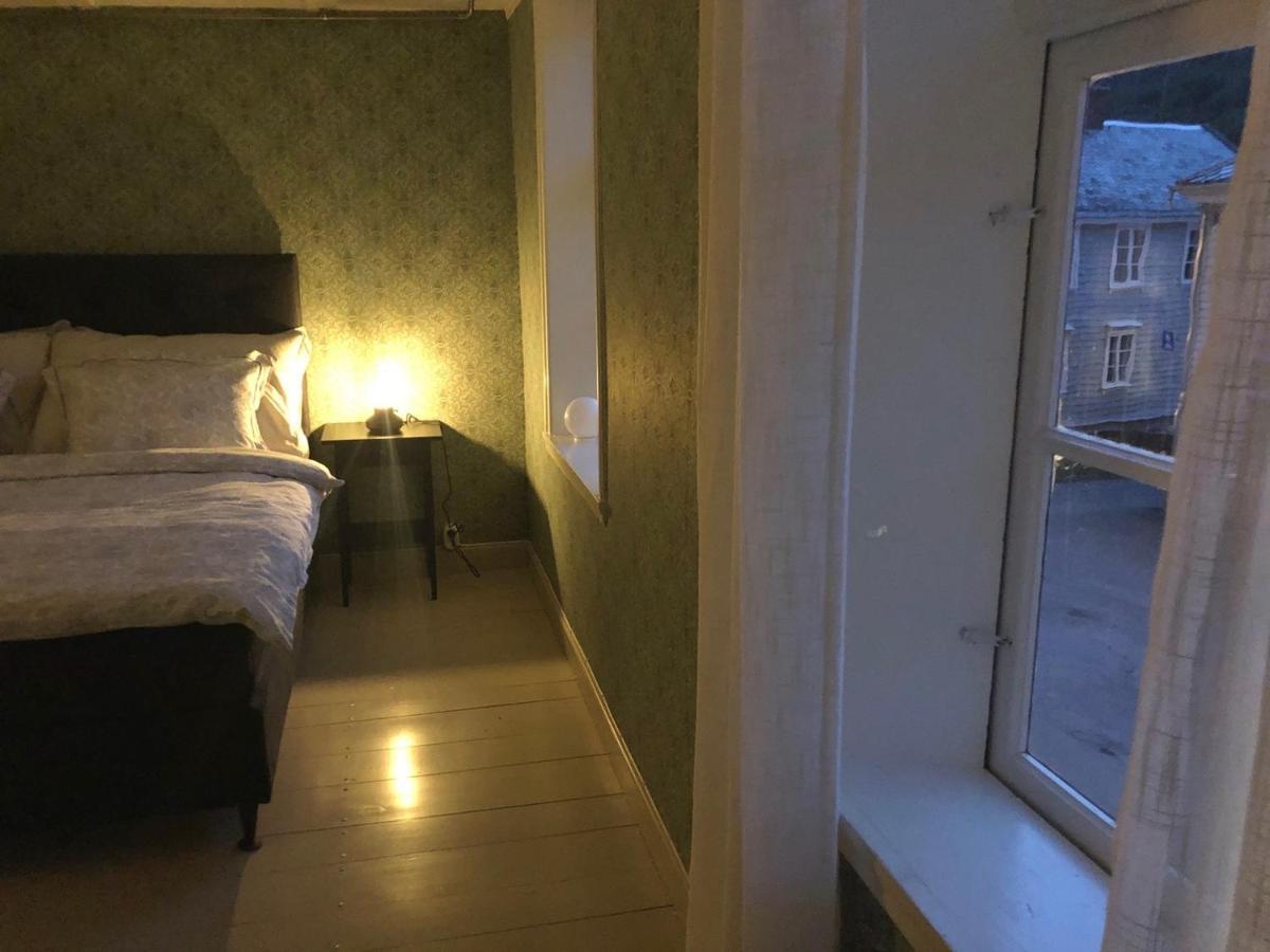 Den Gule Krambua - Gamle Laerdalsoyri - Main Street Old Town Apartment Екстериор снимка