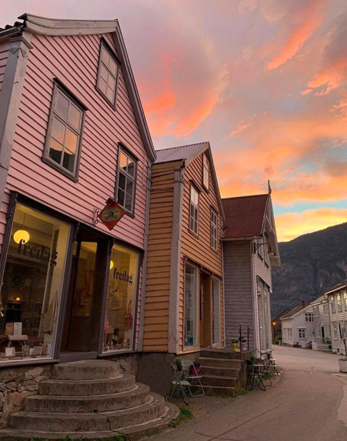 Den Gule Krambua - Gamle Laerdalsoyri - Main Street Old Town Apartment Екстериор снимка