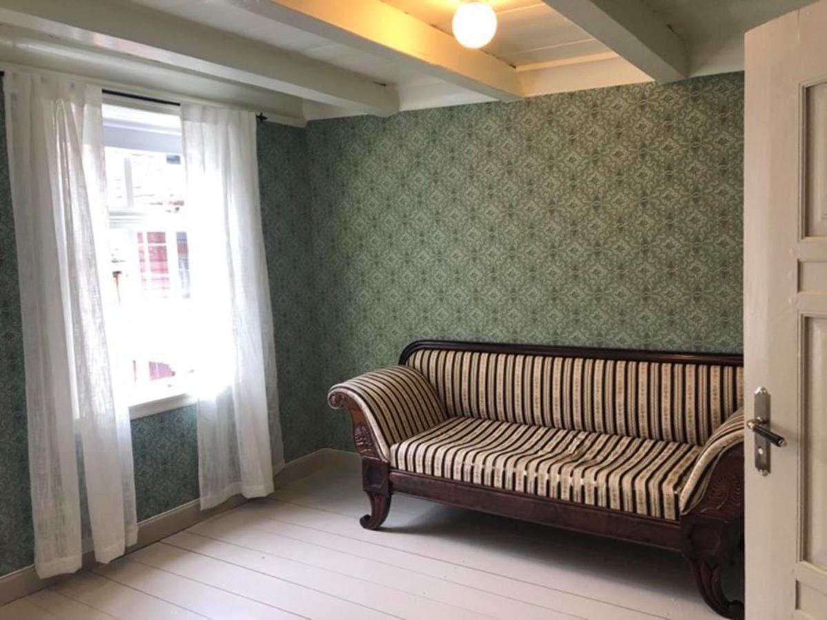 Den Gule Krambua - Gamle Laerdalsoyri - Main Street Old Town Apartment Екстериор снимка
